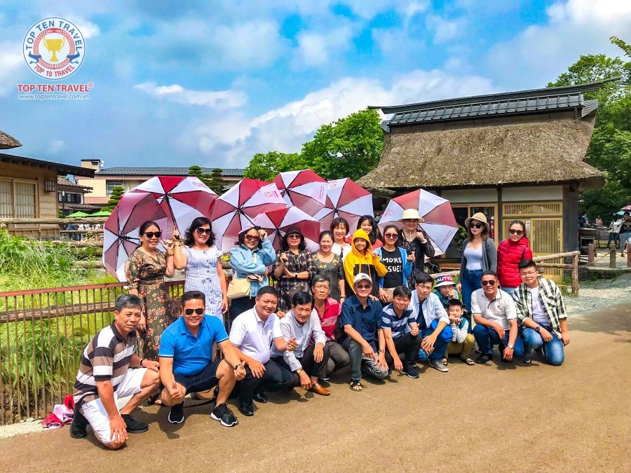Đoàn khách tham gia tour Nhật Bản Mùa Thu Tham Gia Lễ Hội Fuji Kawaguchiko